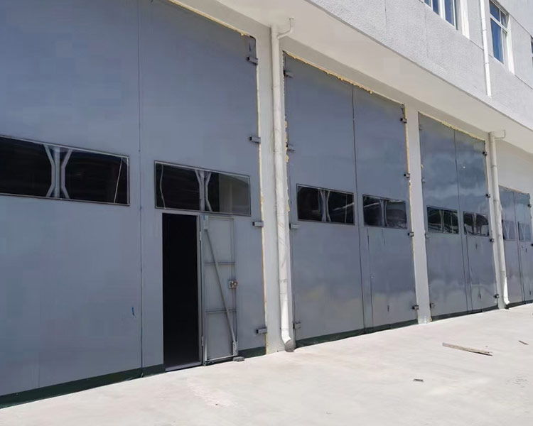 中化二建朔州项目工业门提升门、工业平开门